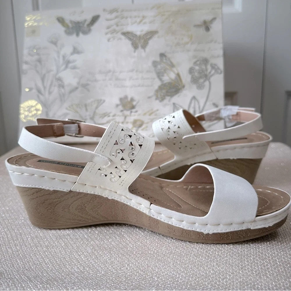 Good Choice Foley White Wedge Sandals with rhinestone accents Size 9.5 No Box